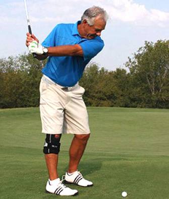 man wearing knee brace in golf game